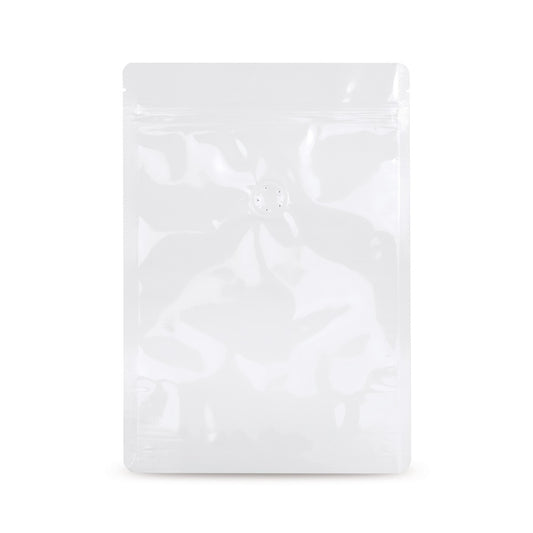 Doypack branco com válvula de aroma — Vista detalhada em aplicação de embalagem típica com exemplo de conteúdo